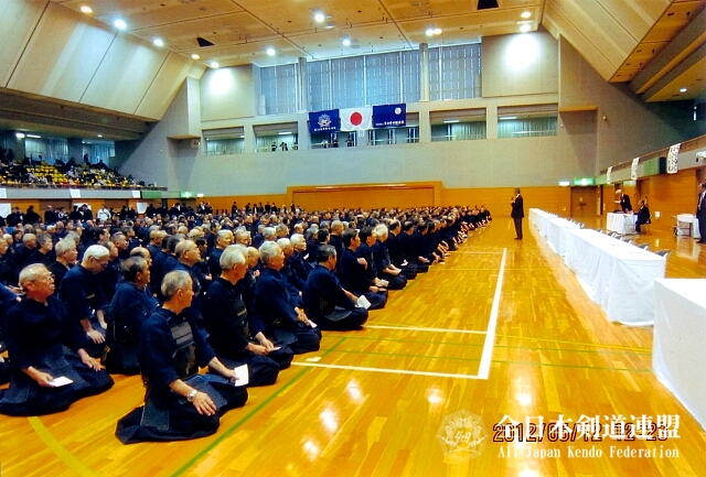 名古屋市枇杷島スポーツセンターにおける剣道七段審査会の風景 その１（筆者写す）